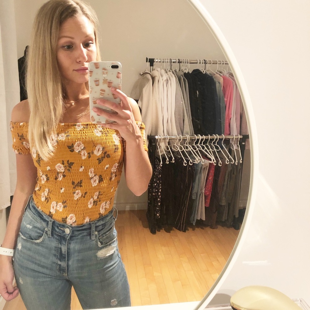 Cute top💛 - Picture 1 of 1